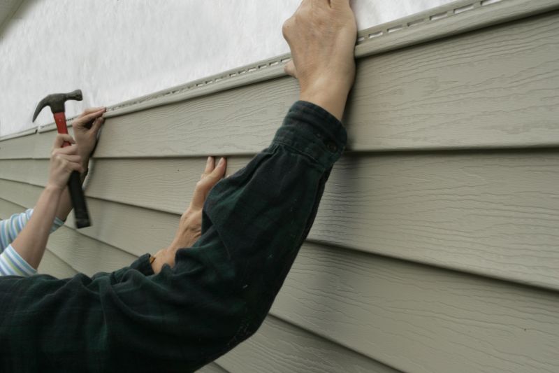 Professional Vinyl Siding Repair - Image 2
